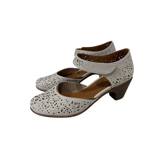 Easy Spirit Womens Cindie Mary Jane Pump Laser Cut Out Leather Heels Size 8.5 W - Picture 1 of 6